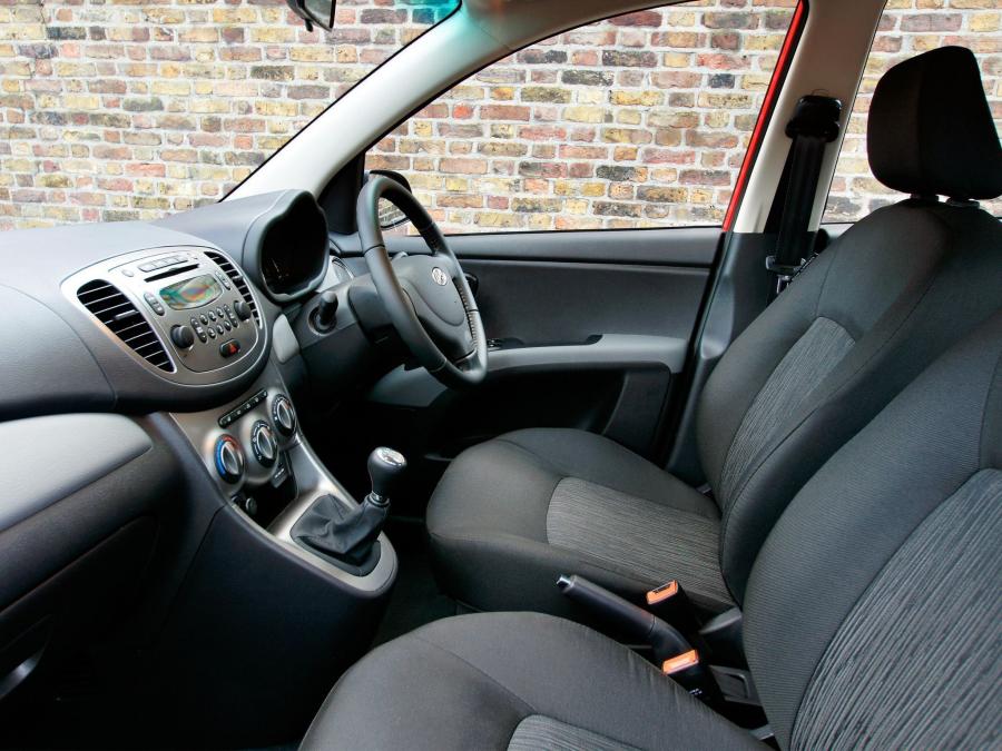  Hyundai i10 2010 года  (UK) (фото 4 из 17)